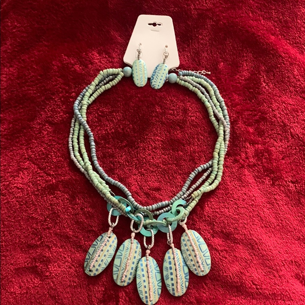 Chunky Green Necklace with Teardrop Pendants